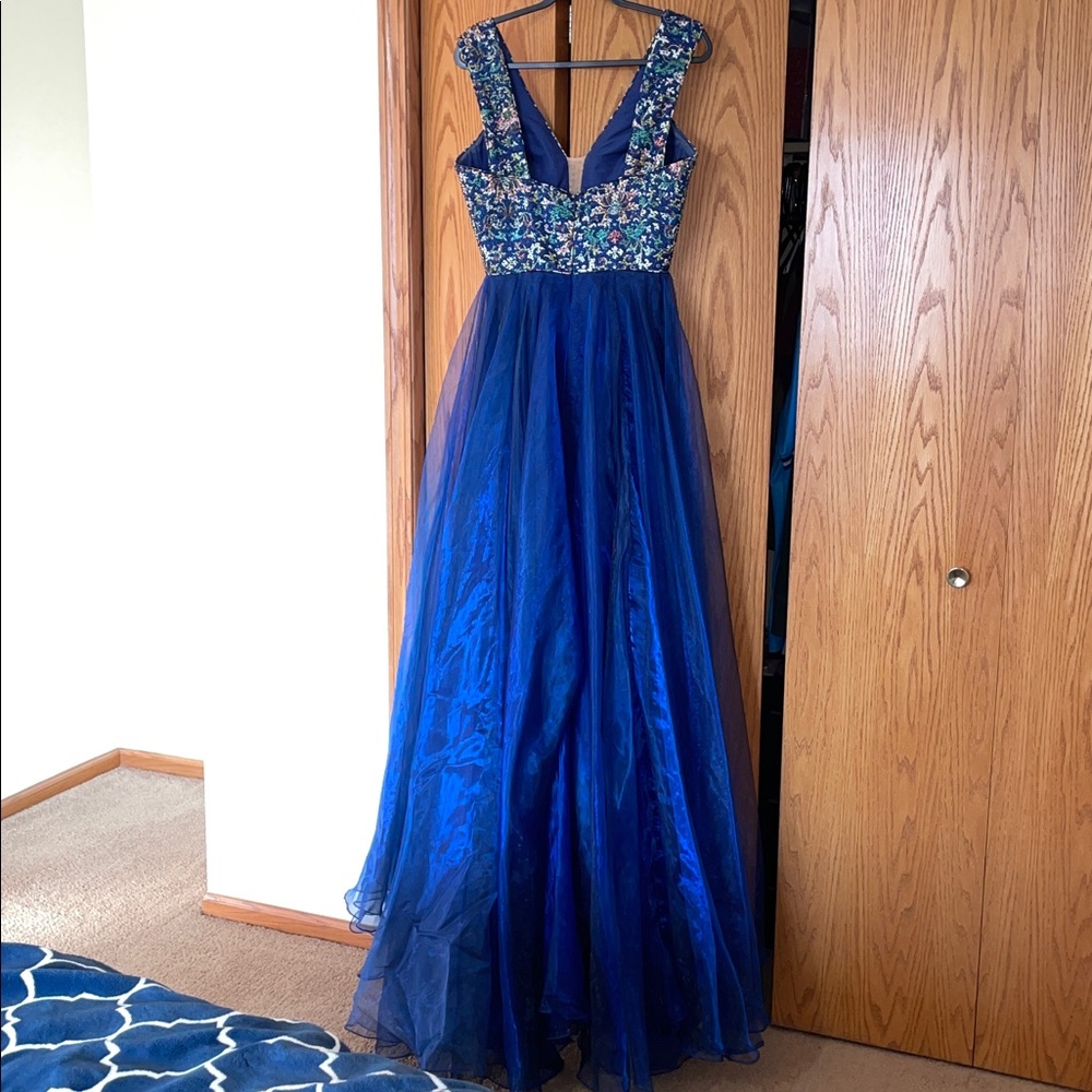 Elegant Blue Floral Evening Gown - Picture 3 of 11